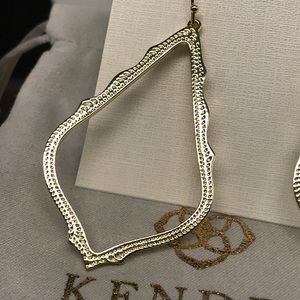 Kendra Scott Jewelry - Kendra Scott Sophee Textured Gold drop earring Kendra Scott Jewelry - Kendra Scott Sophee Textured Gold drop earring